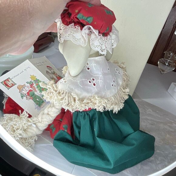 Vintage “Grannie Flo Bunny” House of Lloyd’s “Christmas around the World” - Picture 3 of 5